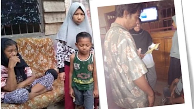 Tolong Nia dan tiga adiknya
