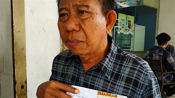 Bantu bapak Suheri meringankan beban nya
