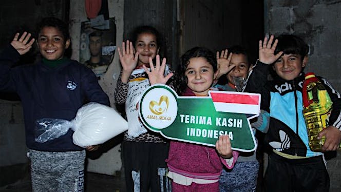 Bantu Muliakan Yatim Palestina