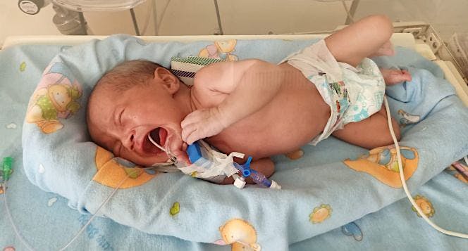 Selamatkan Adek Salim dari Neonatal Pneumonia