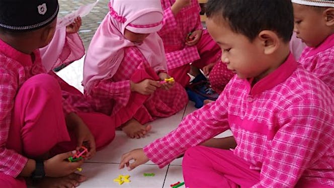 Bantu Adik-Adik TK al-Qudwah punya kelas sendiri