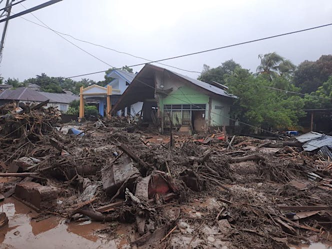 Peduli Banjir Bandang Flores Timur