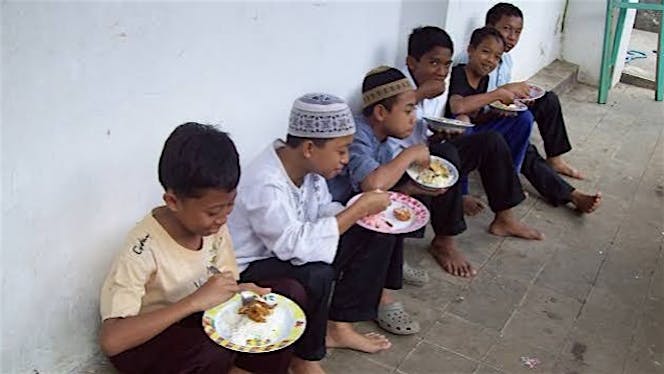1000 Kilogram Beras untuk Panti Asuhan