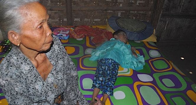 Derita Rosma yang Lumpuh Ditelantarkan Ibu Kandung