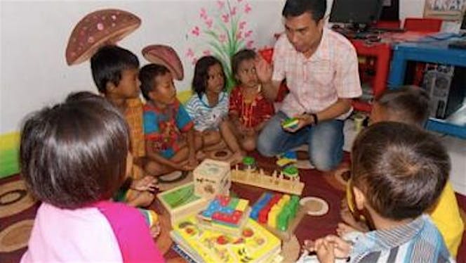 Bantu Bangun Rumah Pintar Untuk Anak-Anak Desa