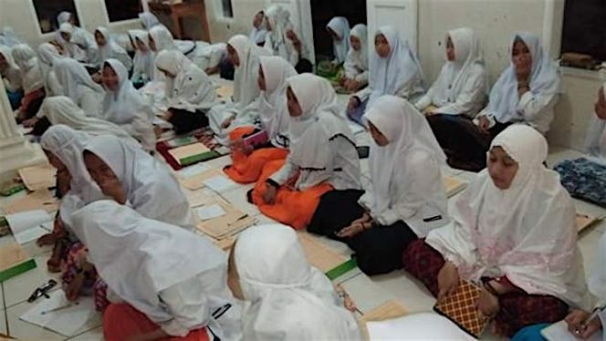 Bantu kami membangun asrama santri putri