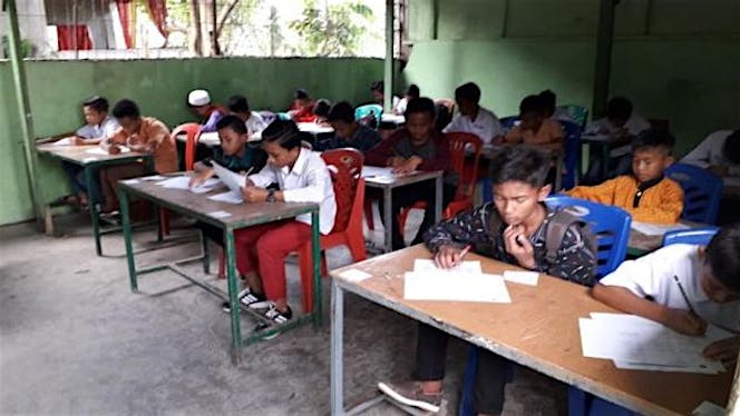 BANTU BANGUN ASRAMA PANTI DAN KELAS BELAJAR SANTRI