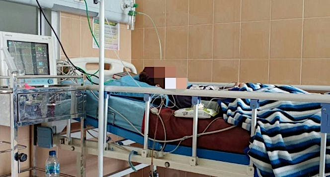 Bantu Bu Bekti yg terkena pendarahan di otak kanan