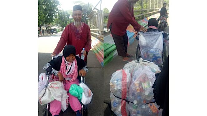 Bantu Bapak Pemulung dan Anaknya