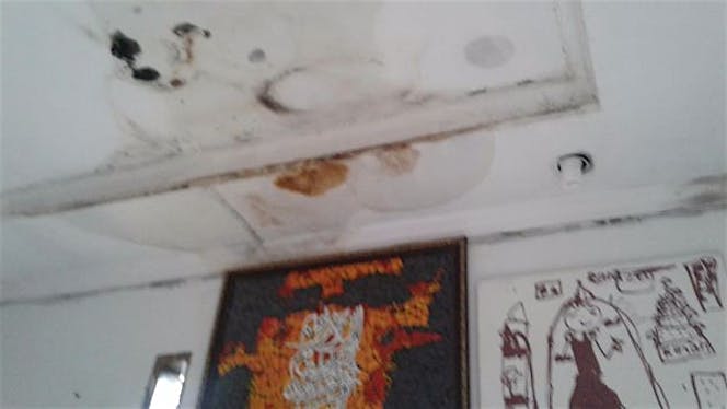 Bantu untuk memperbaiki atap panti yang rusak