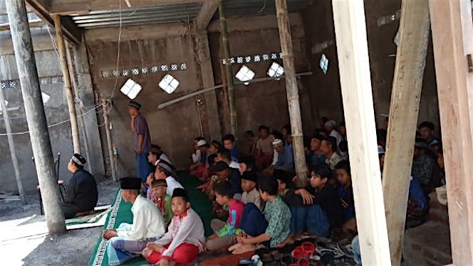 bantu kami miliki mesjid yg layak dan tidak bocor