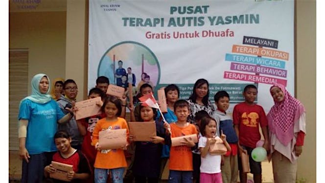 Bantu Mereka Tetap Belajar di Pusat Terapi Autis