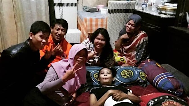 Bantu Pamela melawan penyakit yg belum diketahui