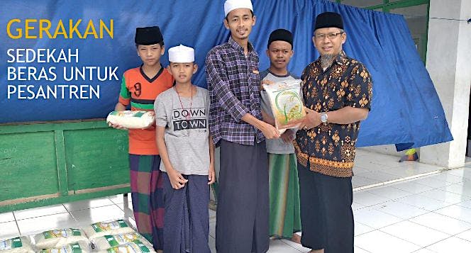 Bantuan Beras untuk Pesantren