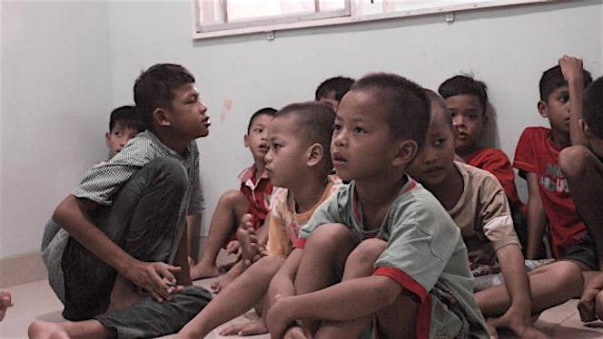 BANTU MEREKA MENGEJAR PENDIDIKANNYA