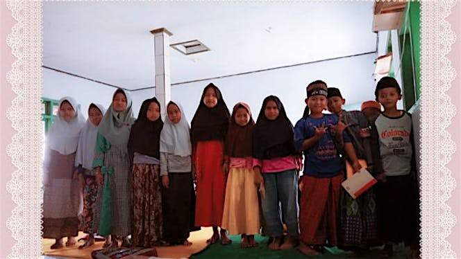 BANTU BELIKAN PARA SANTRI PERLENGKAPAN BELAJAR