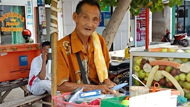 Bantu papuk untuk membiayai hidup