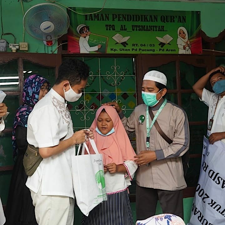 Bahagia Bersama Anak Yatim