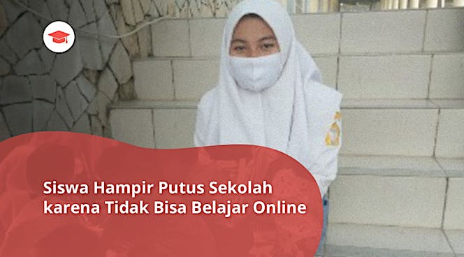 Bagikan Ratusan Handphone utk Pelajar Kurang Mampu