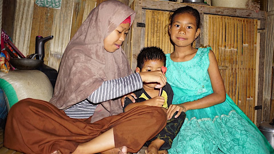 Berbagi Kebahagiaan Yatim Dengan Sekotak Nasi